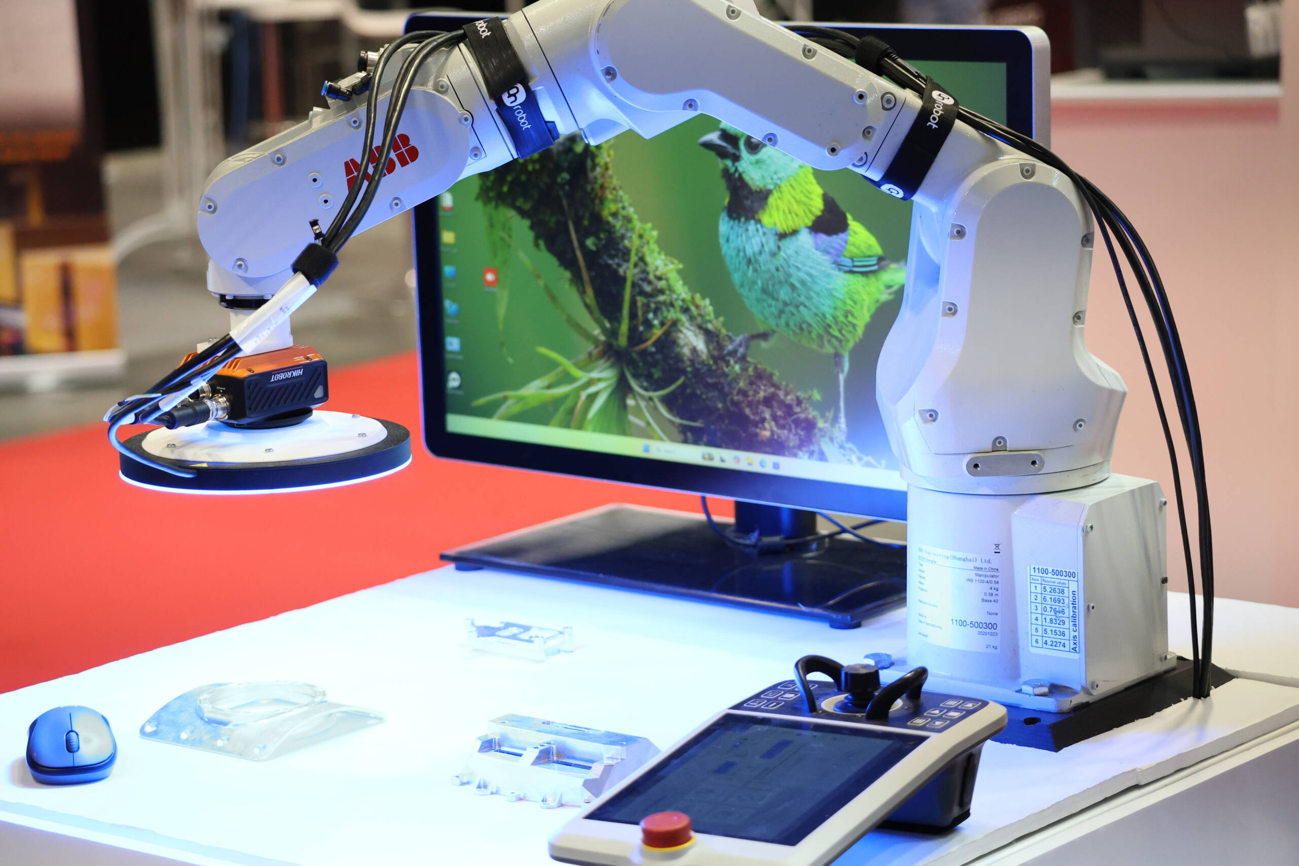 Why a Six-Axis Robot Arm Is Staring at a Green-Headed Tanager