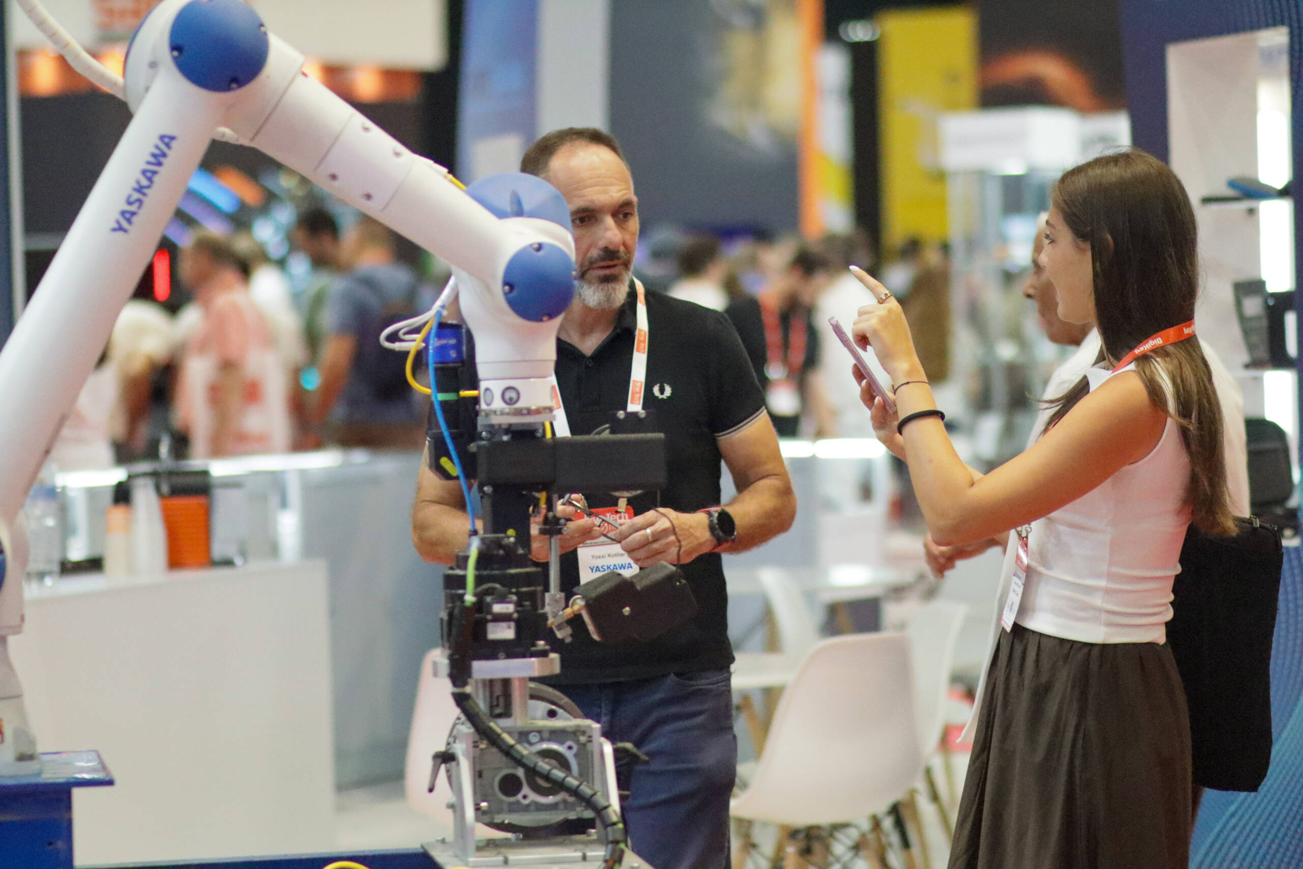 Industrial Robotics Meets the AI Boom: What Cobots at Trade Shows Are Really Selling